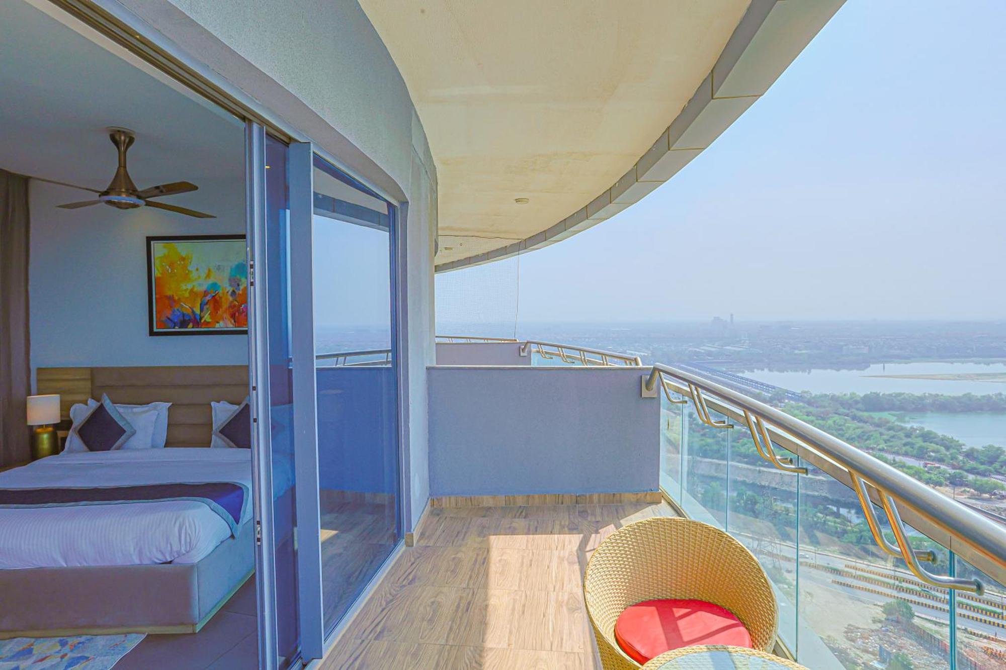 Hotel Livbox At Supernova Noida Exterior photo
