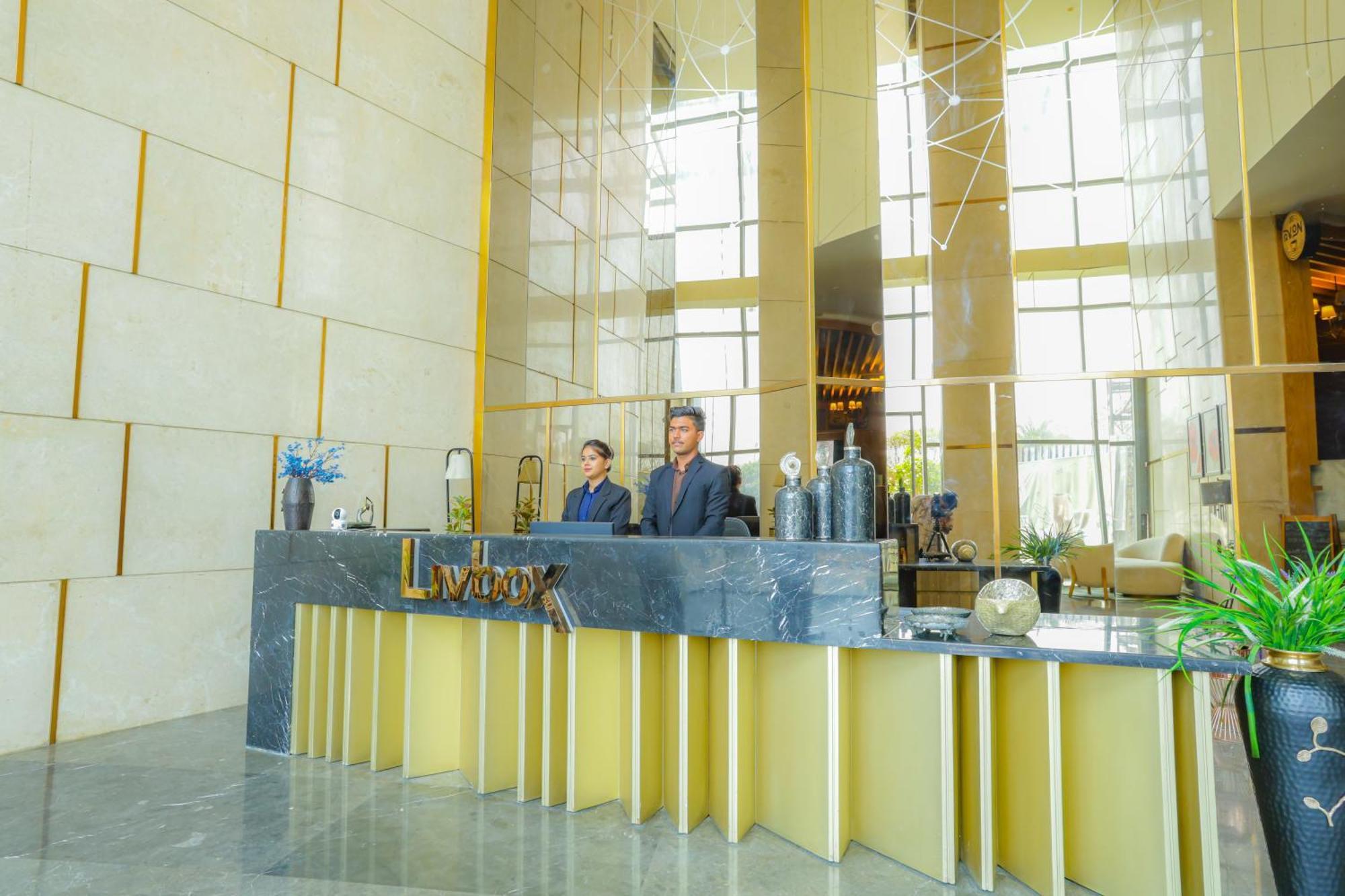 Hotel Livbox At Supernova Noida Exterior photo